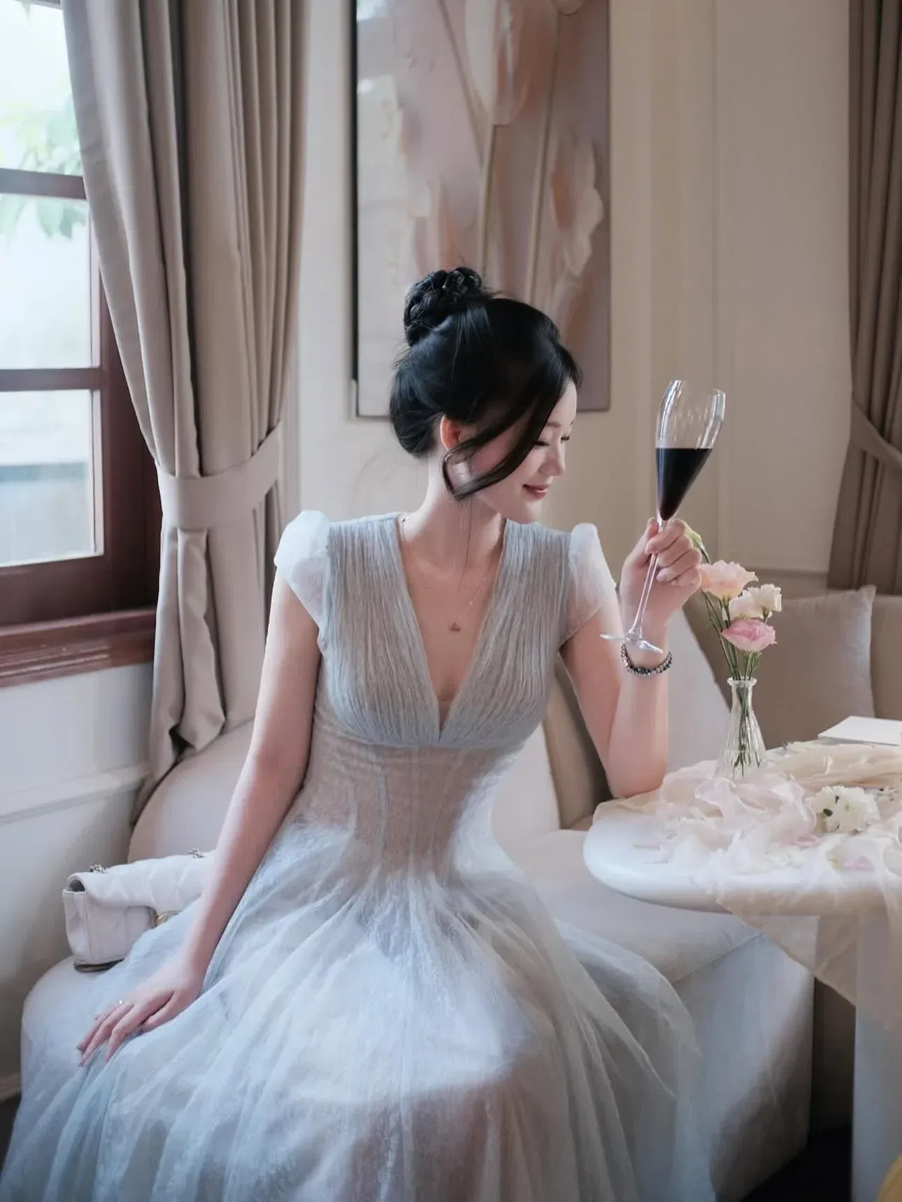 V397 ACELIA Đầm ren lưới màu kem 1