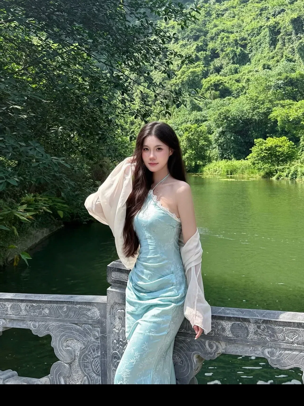 Đồ hè năm nay xinh lắm ạ💐🌷
__________________________
𝐌𝐚̂̃𝐮 𝐭𝐡𝐮𝐞̂: 𝟑𝟓 3