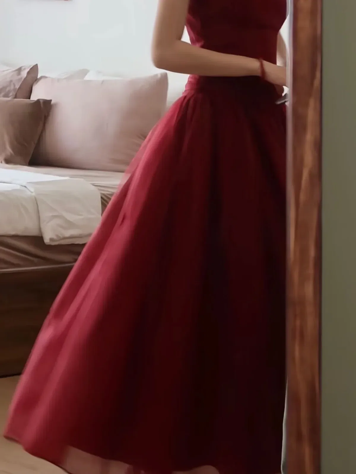 Váy đỏ tiela 5