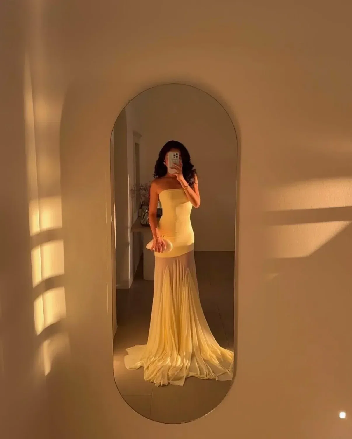 Cho thuê váy vàng dài size L 17