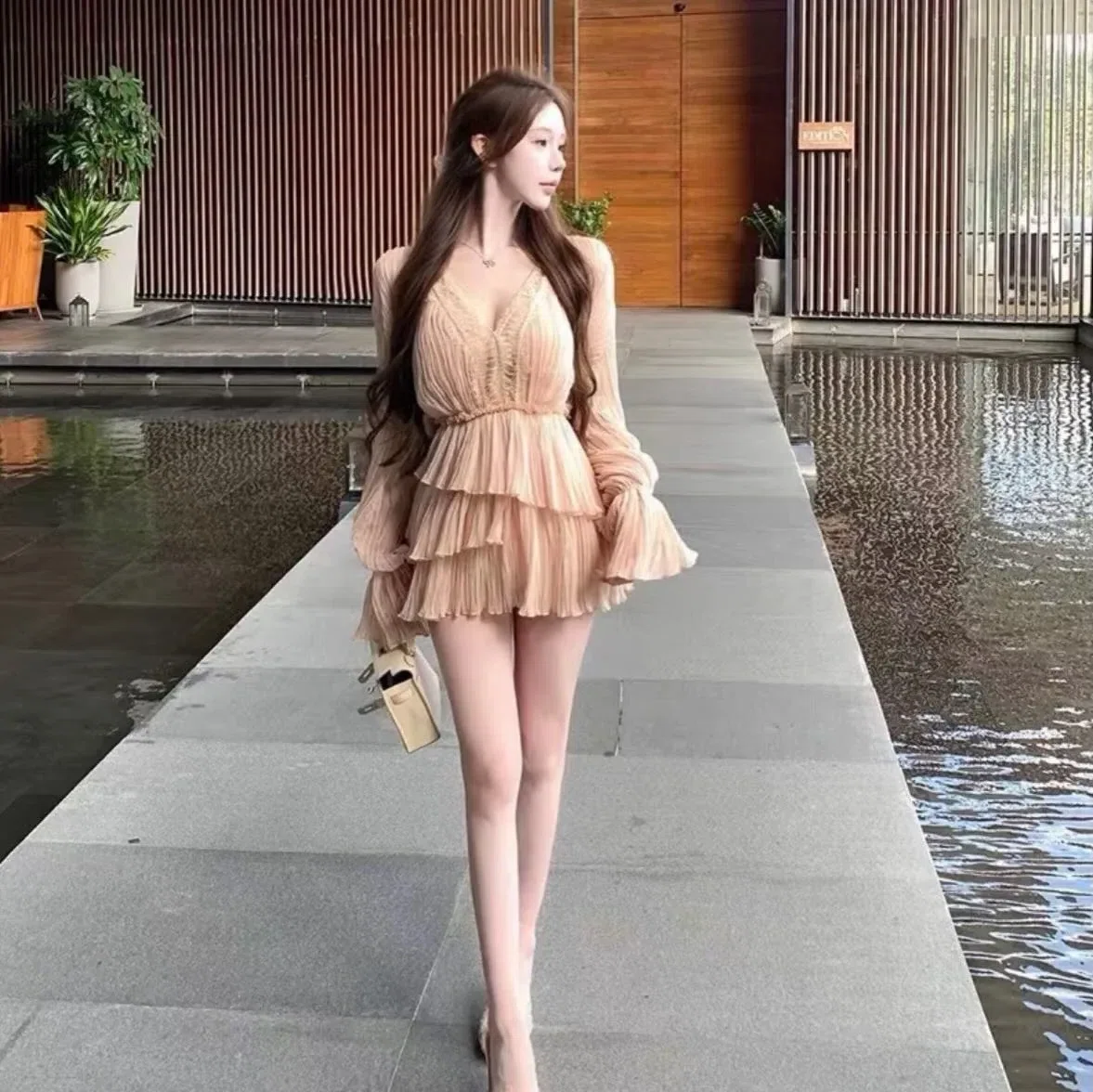 VÁY HỒNG VOAN TƠ MỎNG PHỐI TẦNG 8