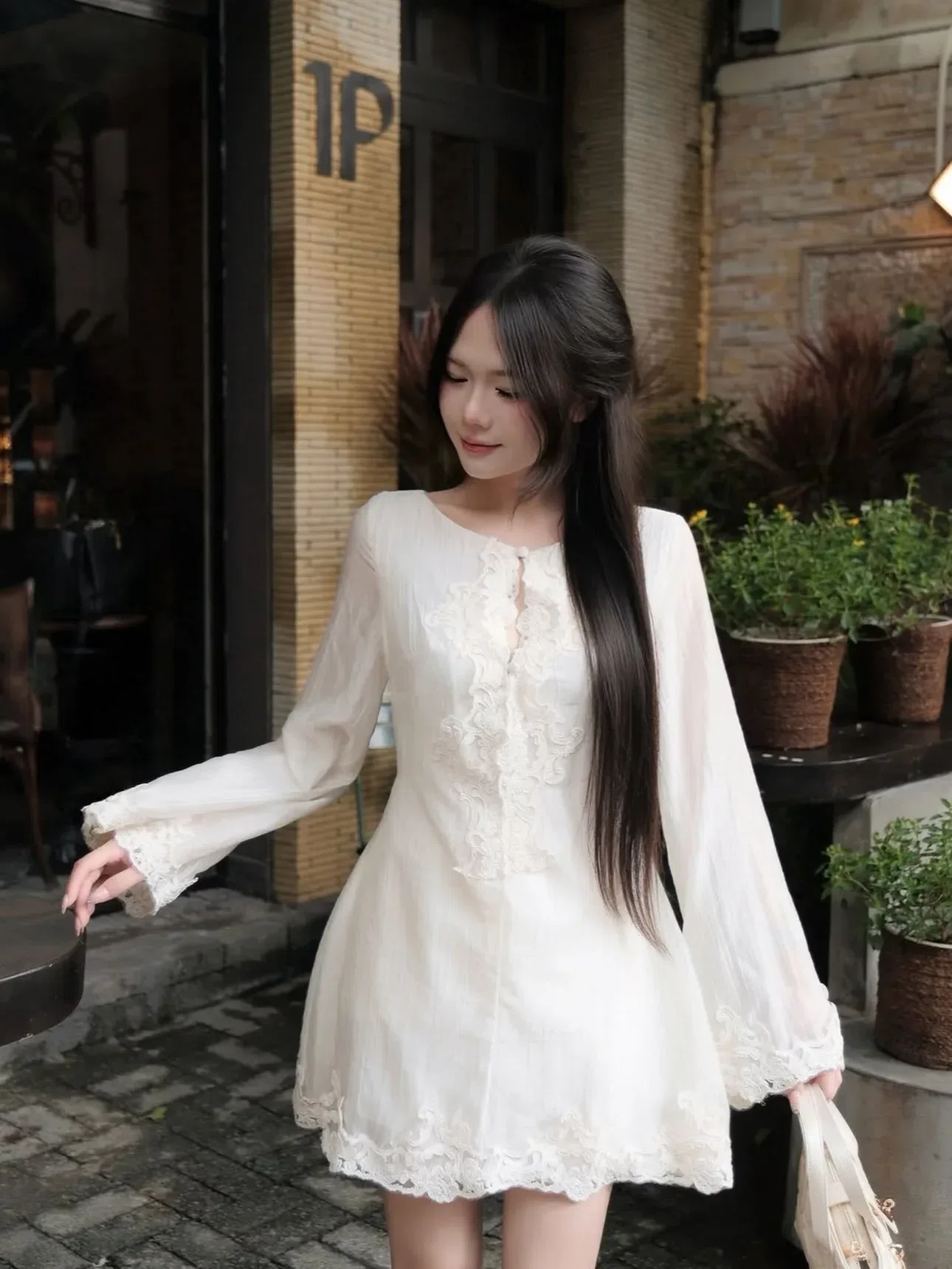 V655 Đầm ren tay dài siu 1