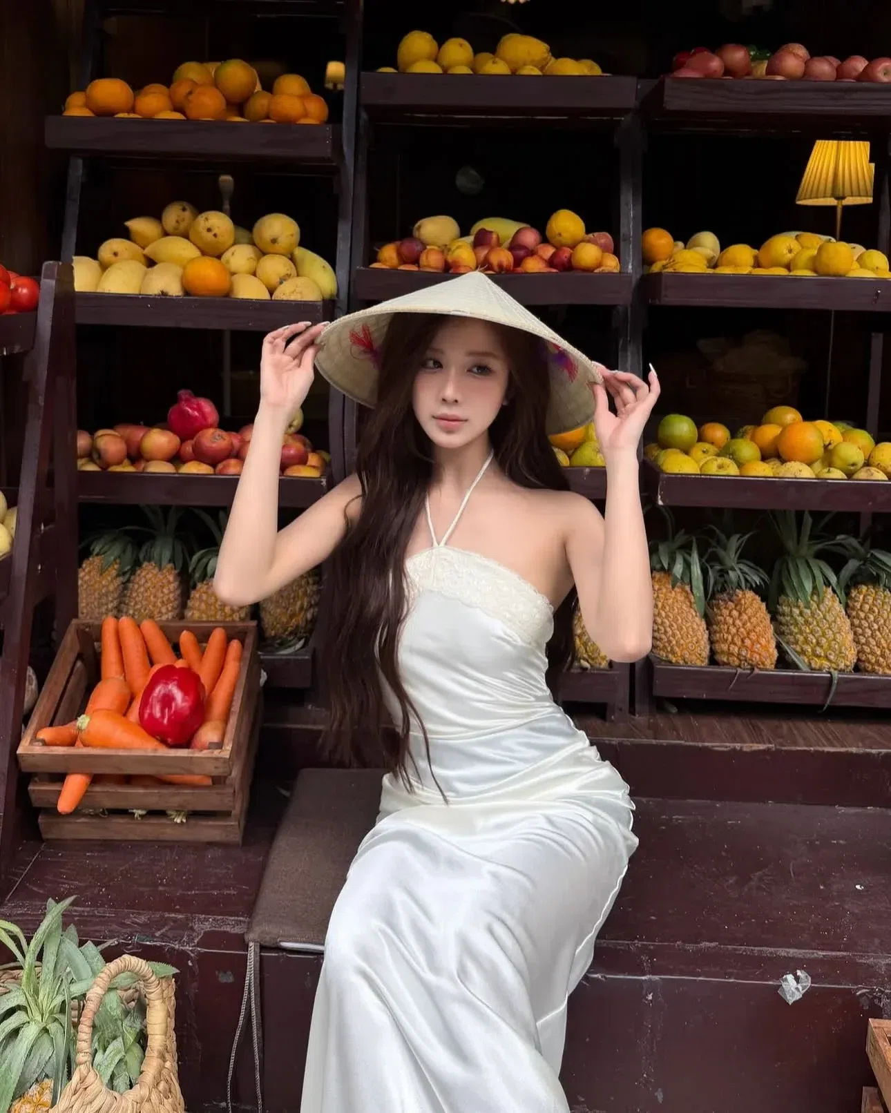 Váy lụa cổ yếm ren nhún eo 2