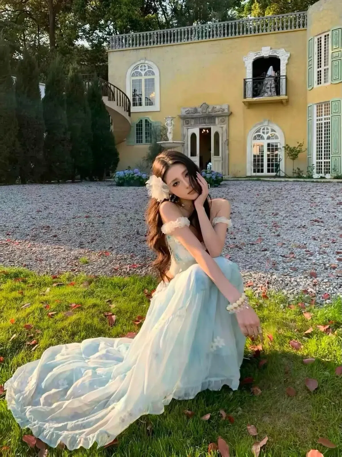 Đồ hè năm nay xinh lắm ạ💐🌷
__________________________
𝐌𝐚̂̃𝐮 𝐭𝐡𝐮𝐞̂: 𝟑𝟓 4