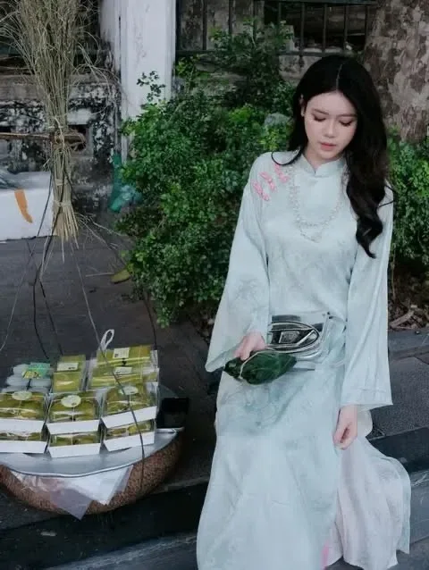 áo dài màu hồng 4