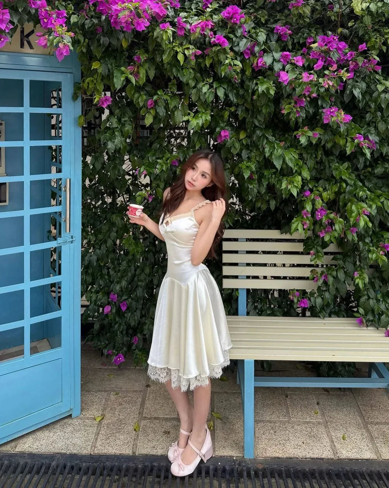 ĐẦM LỤA KEM DÂY HOA 2