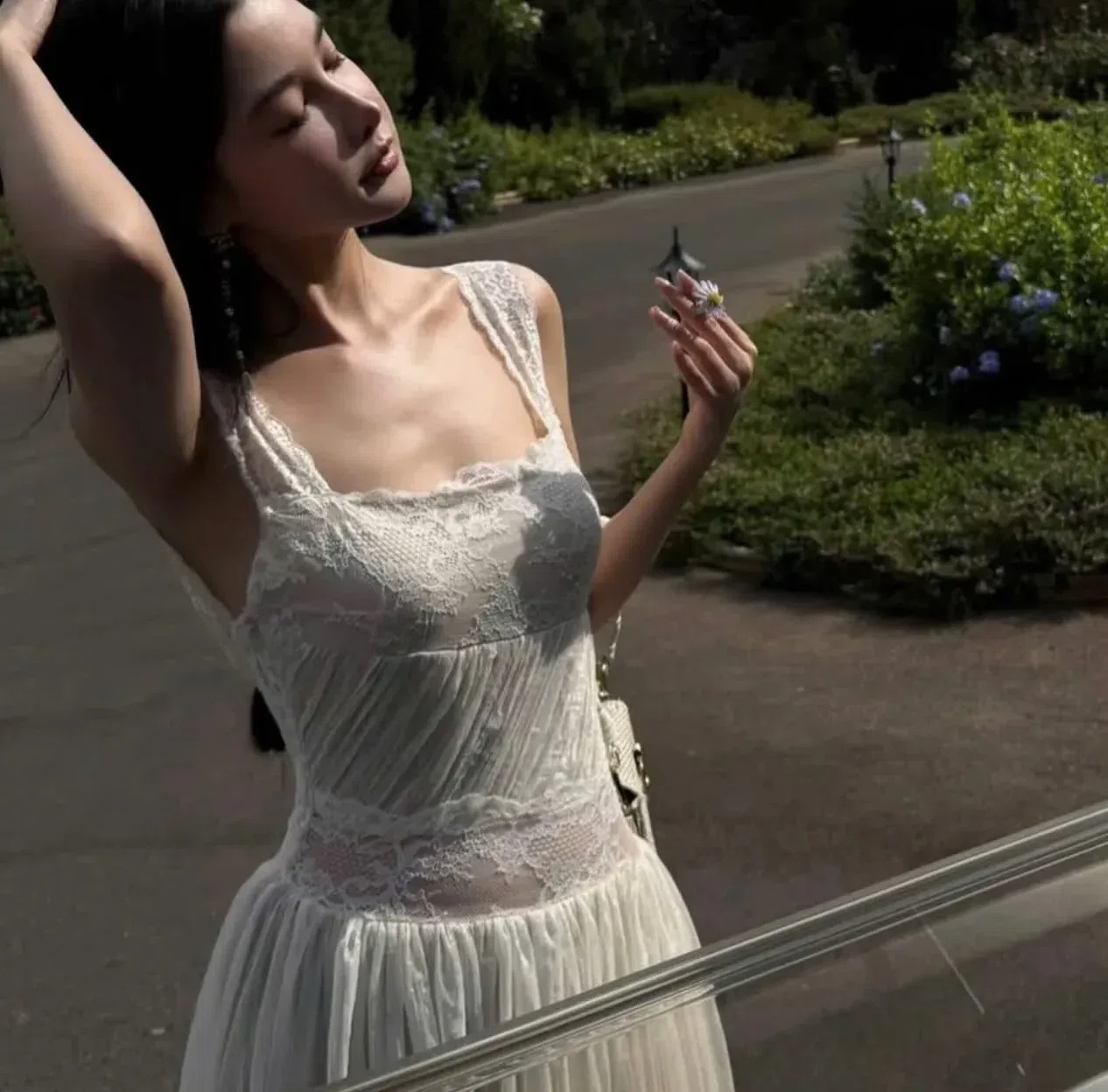 VÁY REN TRẮNG HỞ LƯNG 7