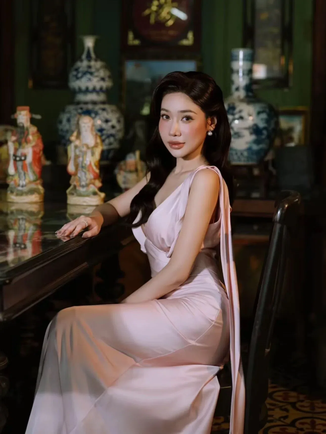 Váy lụa cổ V hở lưng HỒNG 2