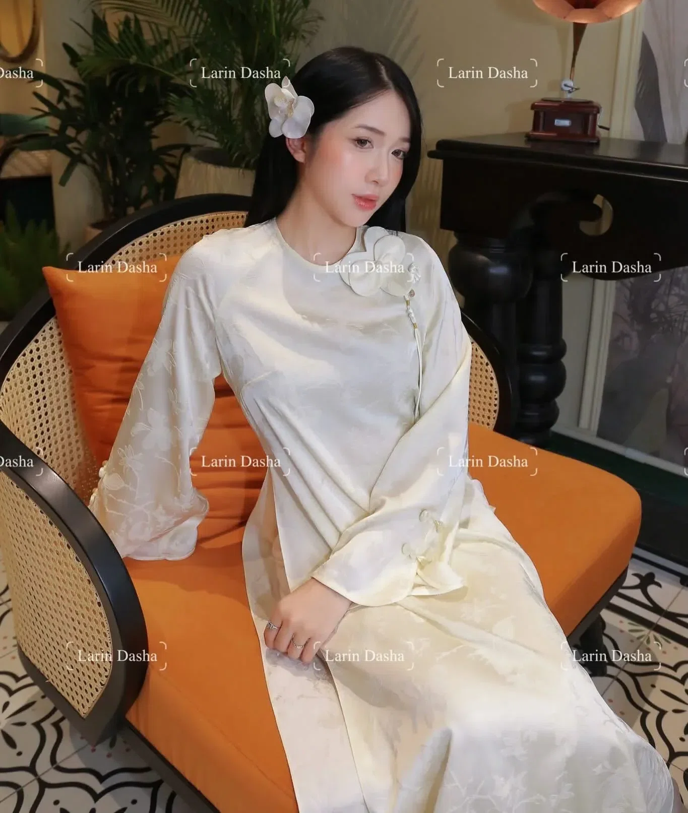 ÁO DÀI TRÂN SA ĐÍNH LAN HỒ ĐIỆP 4