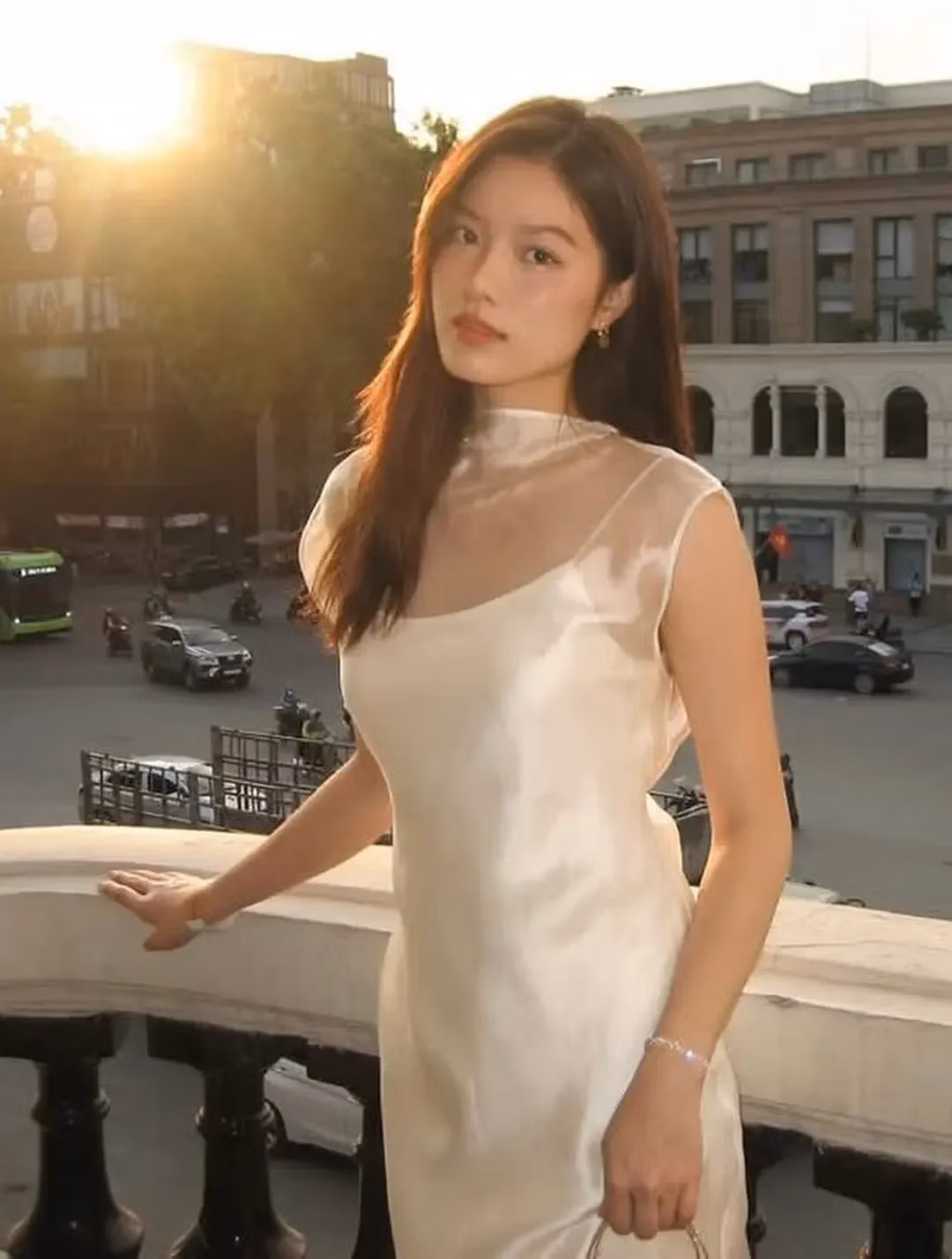 Váy lụa trắng 5