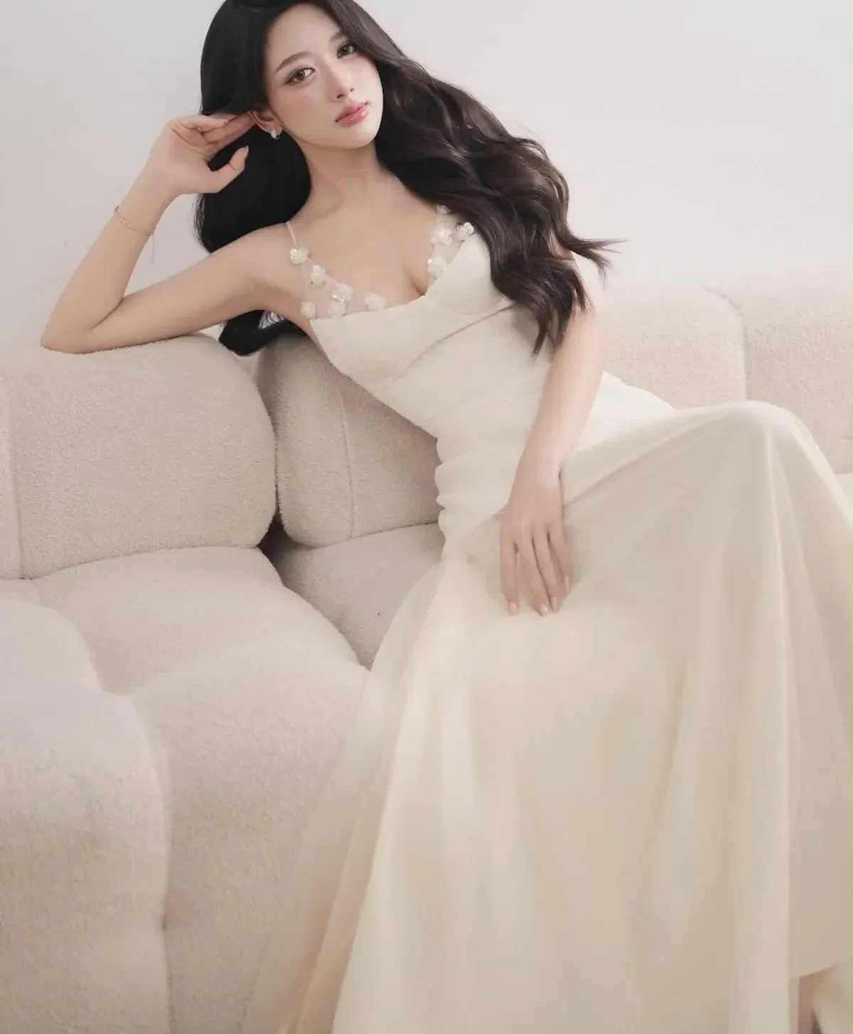 Vái hai dây viền hoa body mày trắng 2