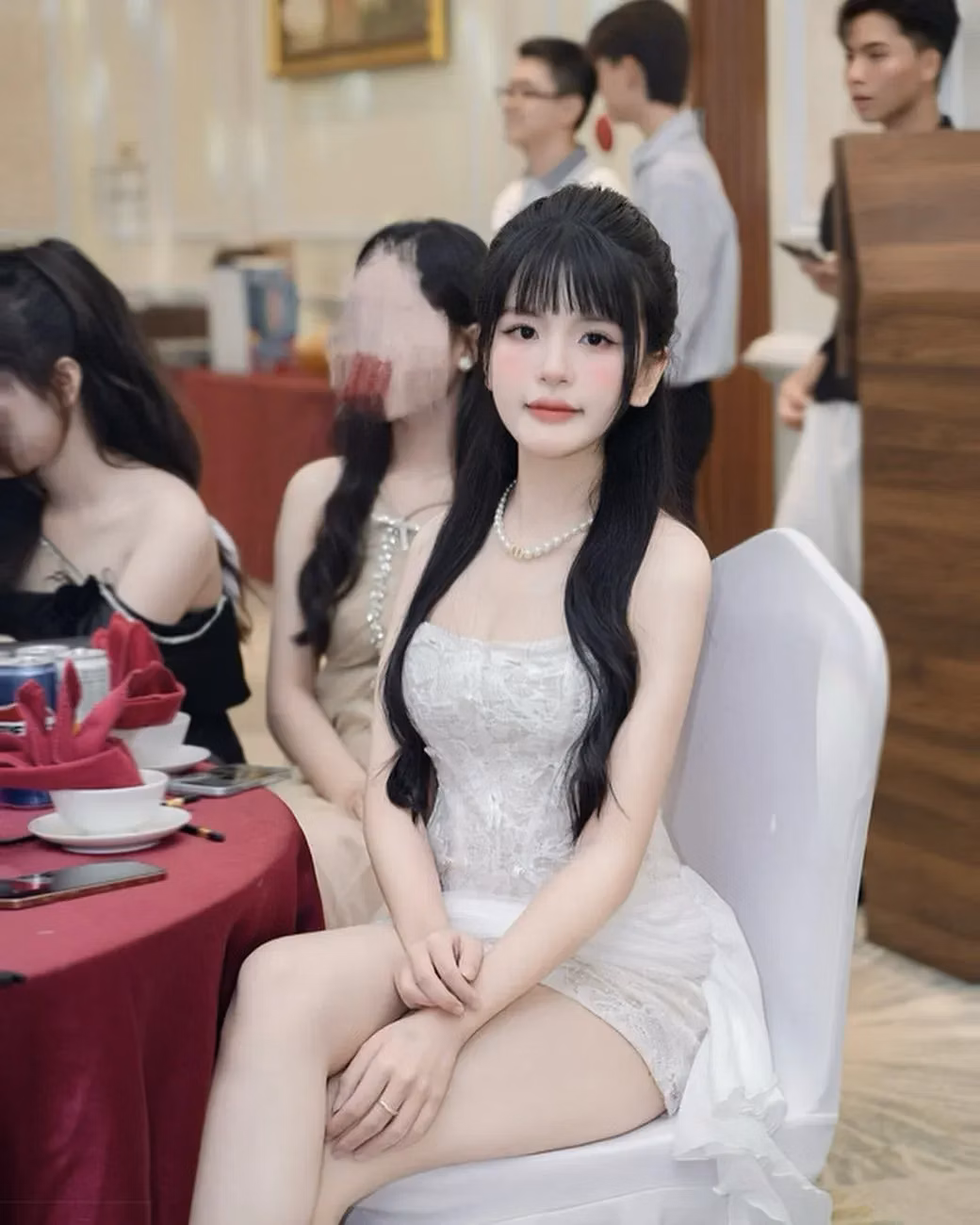 Đầm thiết kế ren đi tiệc chân váy phối tà Size S 1