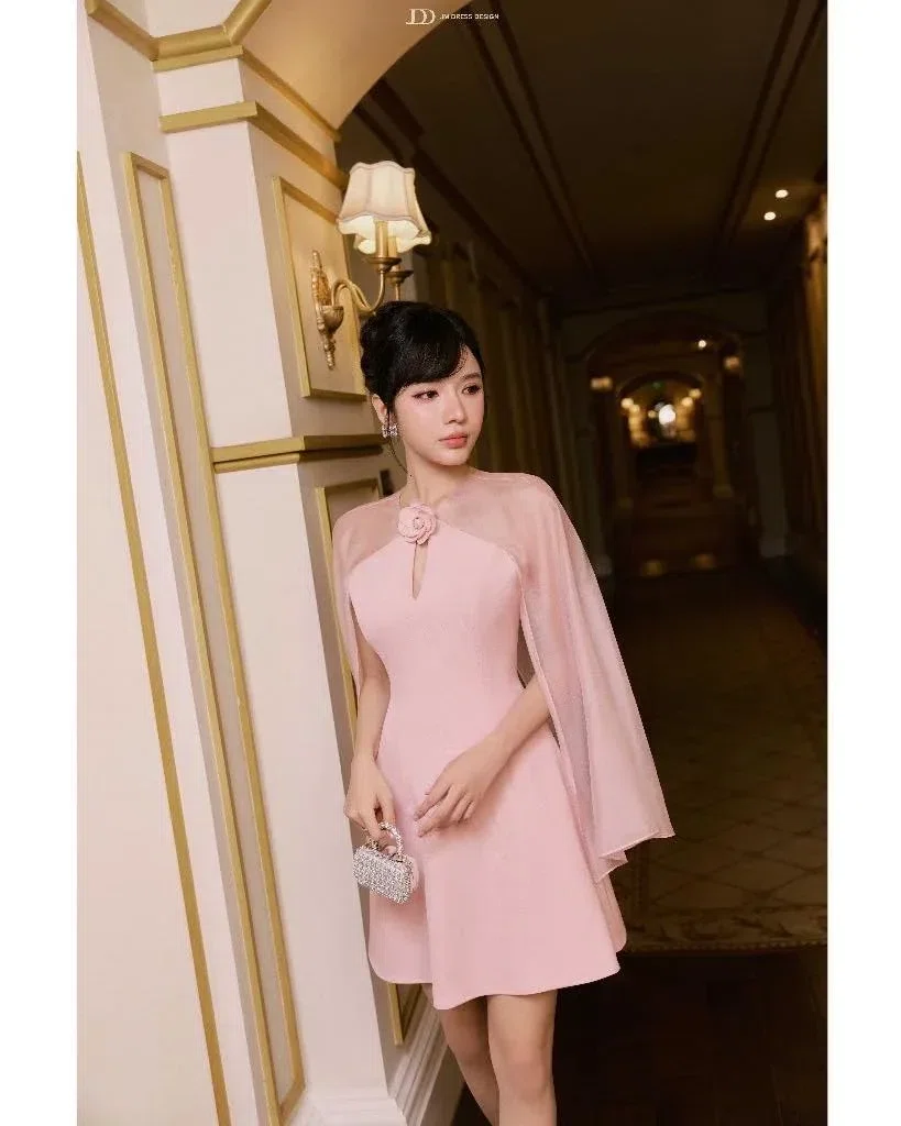 JM – Đầm Hồng size M, Be size L, thuê 250.000 VND/24h 2