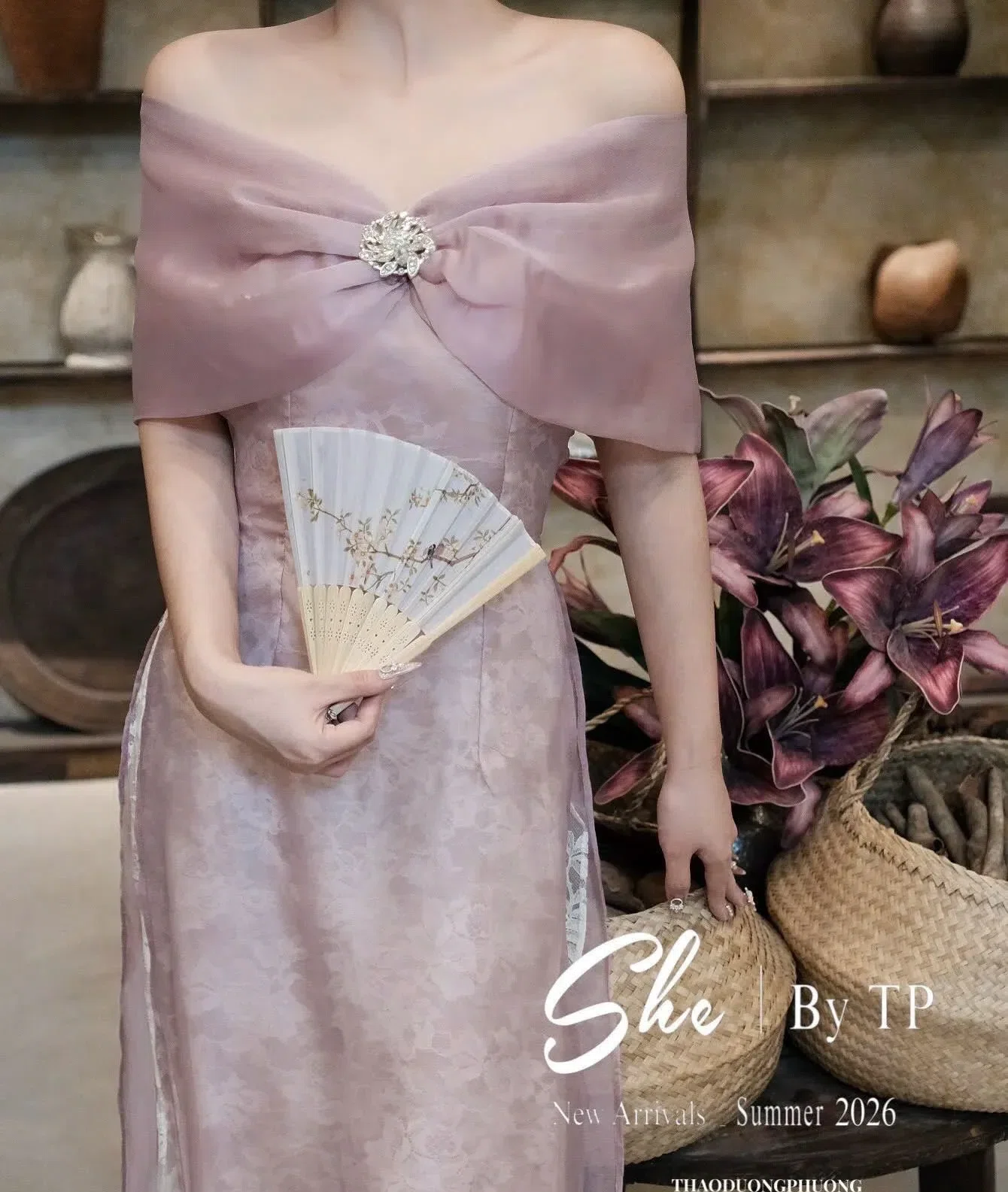 SET ÁO DÀI NƠNG TRỀN VAI PHỐI QUẦN REN 4