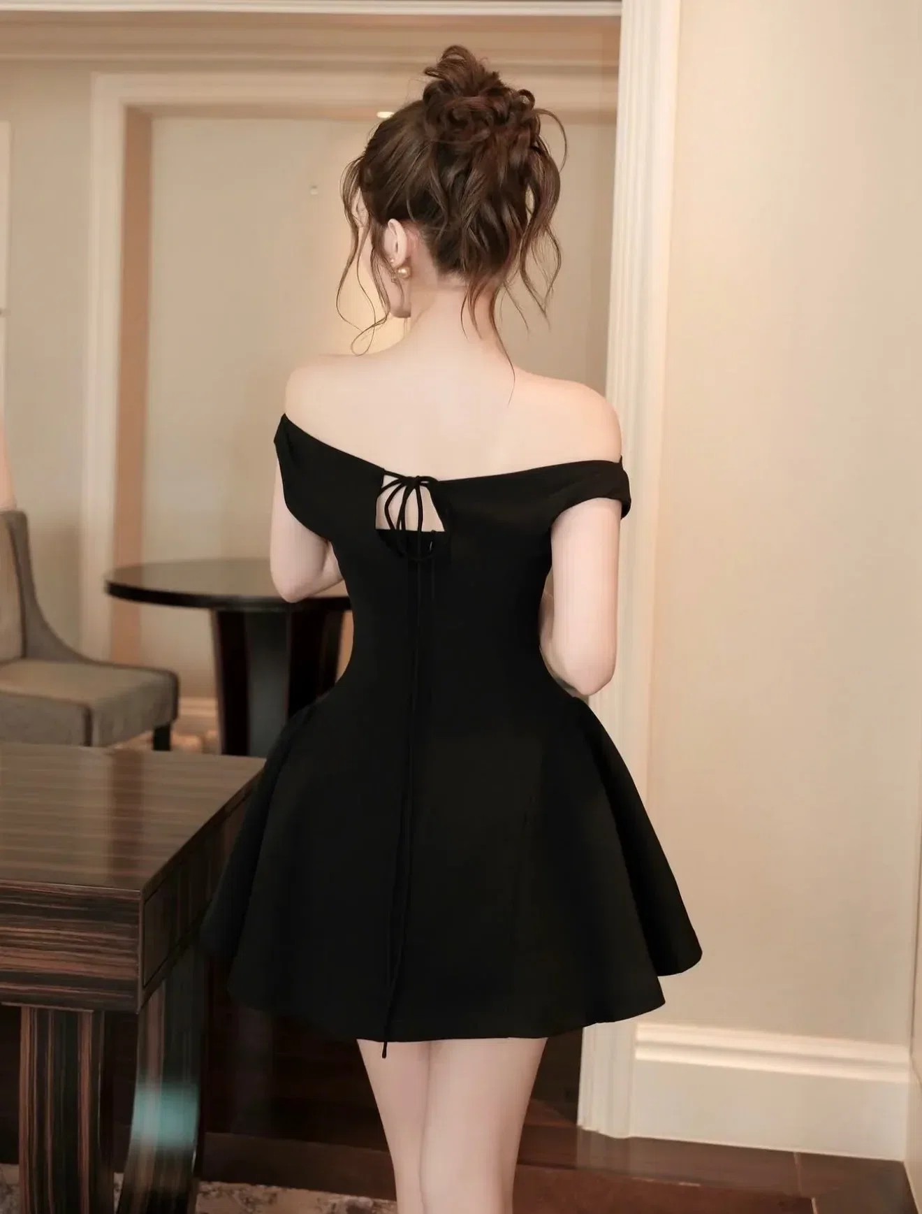 M (đen), S-M (đỏ đô) 3