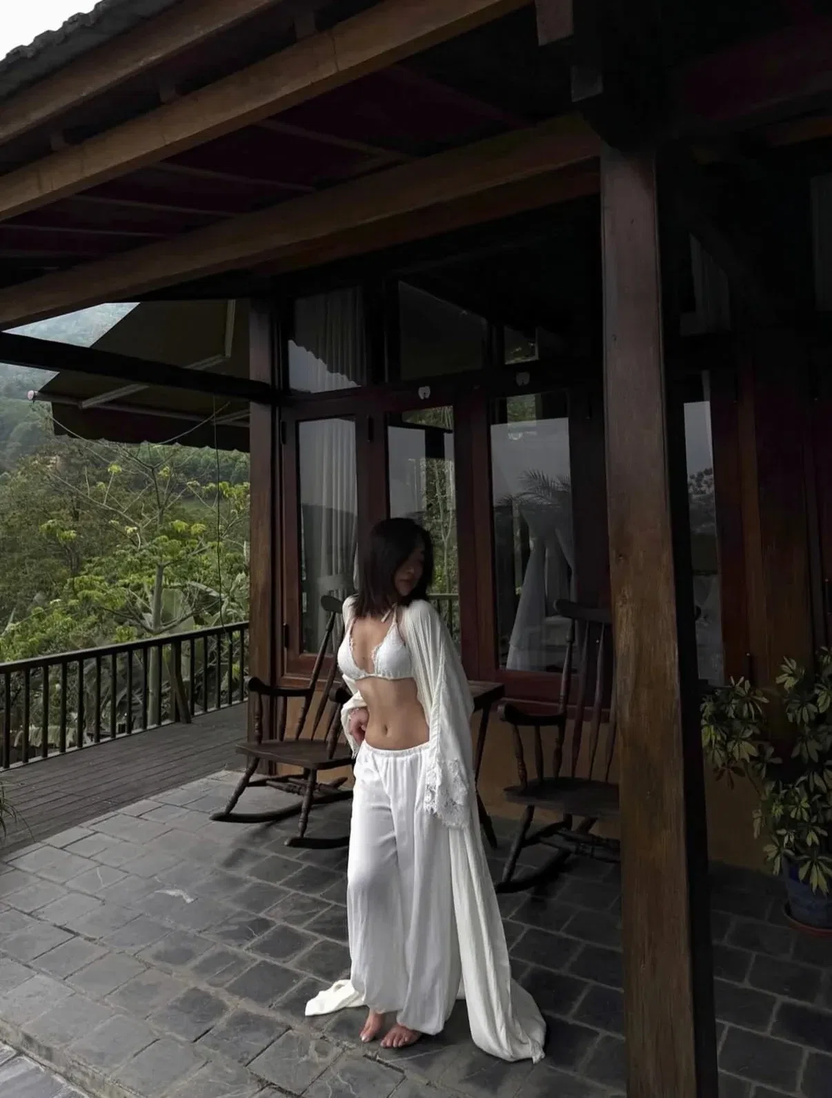 cho thuê áo choàng 𝐌𝐨𝐨𝐝.𝐞𝐦𝐨𝐝𝐞 - freesize 6