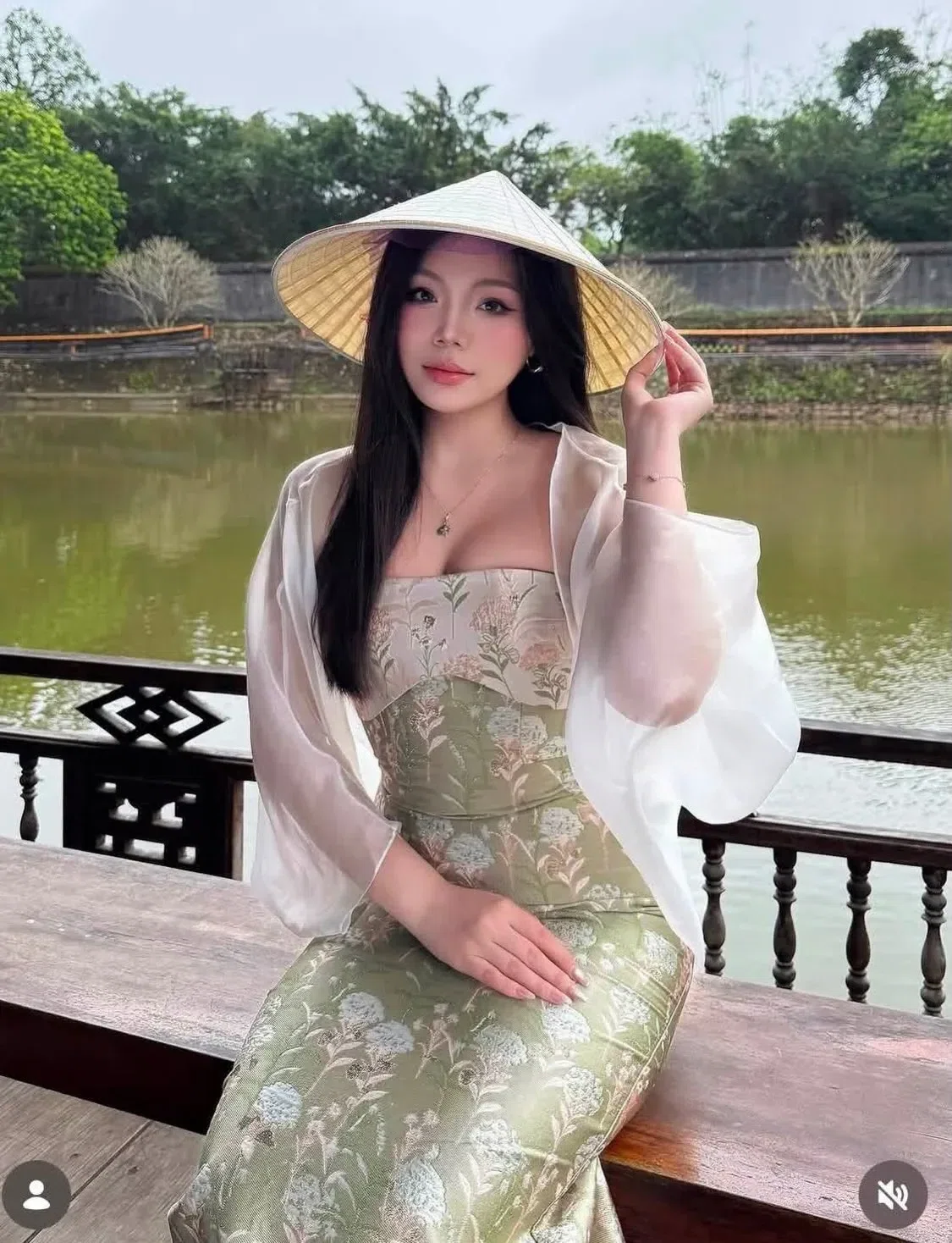 Đồ hè năm nay xinh lắm ạ💐🌷
__________________________
𝐌𝐚̂̃𝐮 𝐭𝐡𝐮𝐞̂: 𝟑𝟓 1