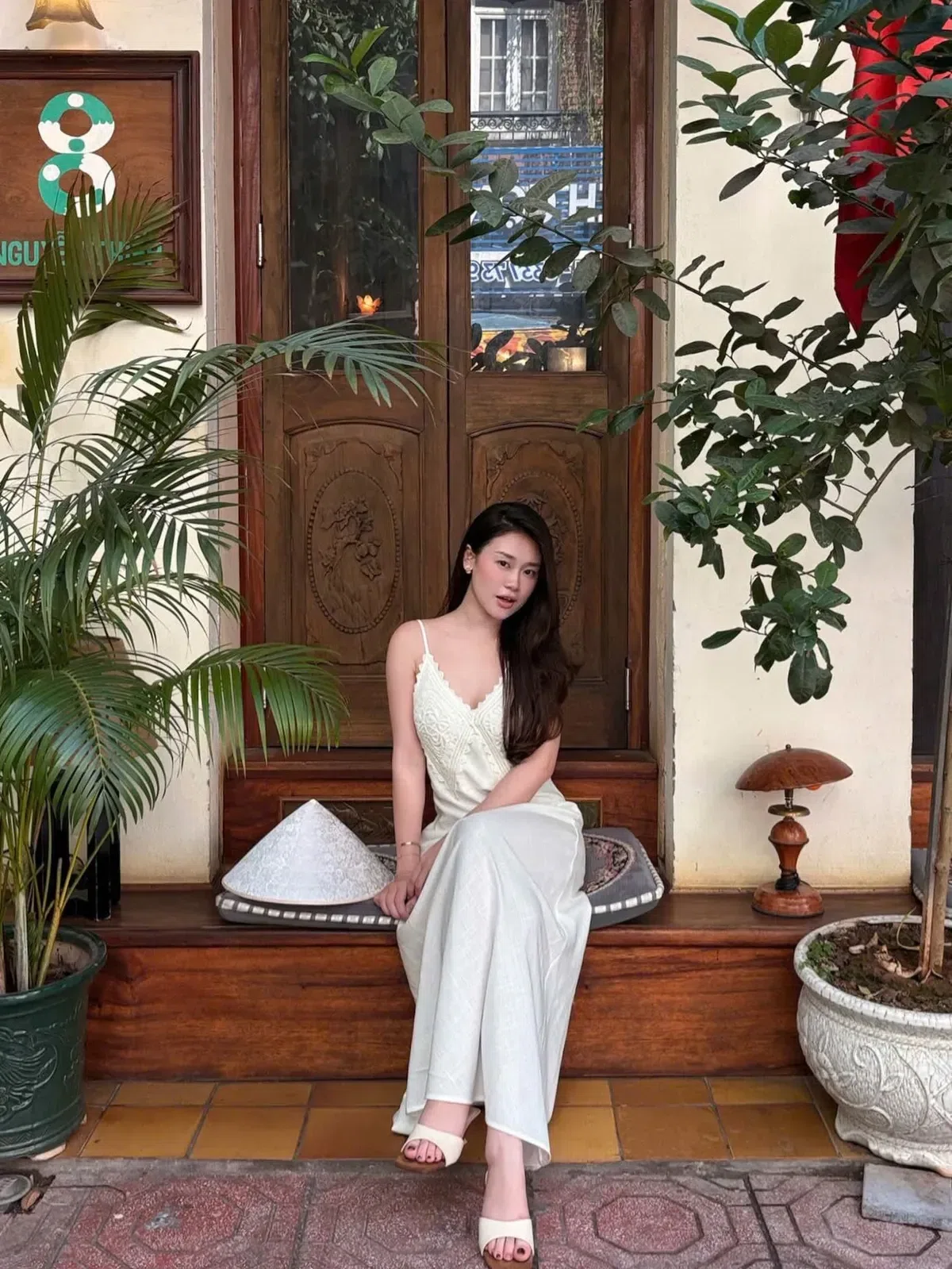 Một chiếc váy vừa thanh lịch vừa dễ mặc ✨ Chất liệu mềm mại, thoải mái, phần ren tạo điểm nhấn rất tinh tế. Diện đi chơi hay chụp ảnh đều cực ăn hình luôn 🤍 5