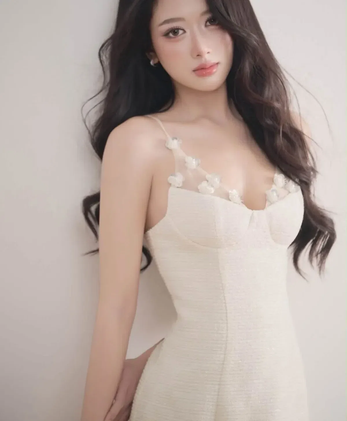 Vái hai dây viền hoa body mày trắng 1