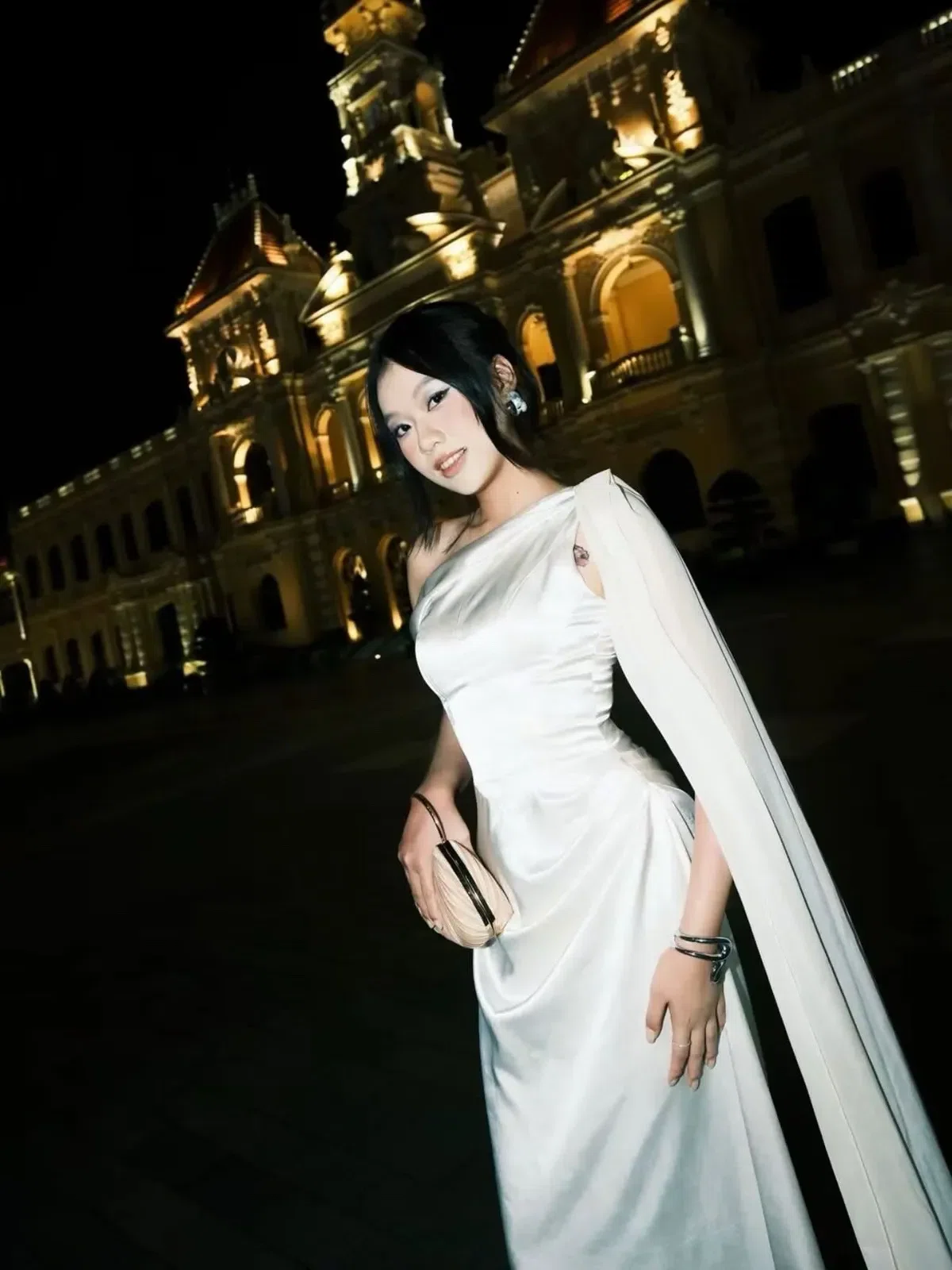 Váy lụa lệch vai size L 7