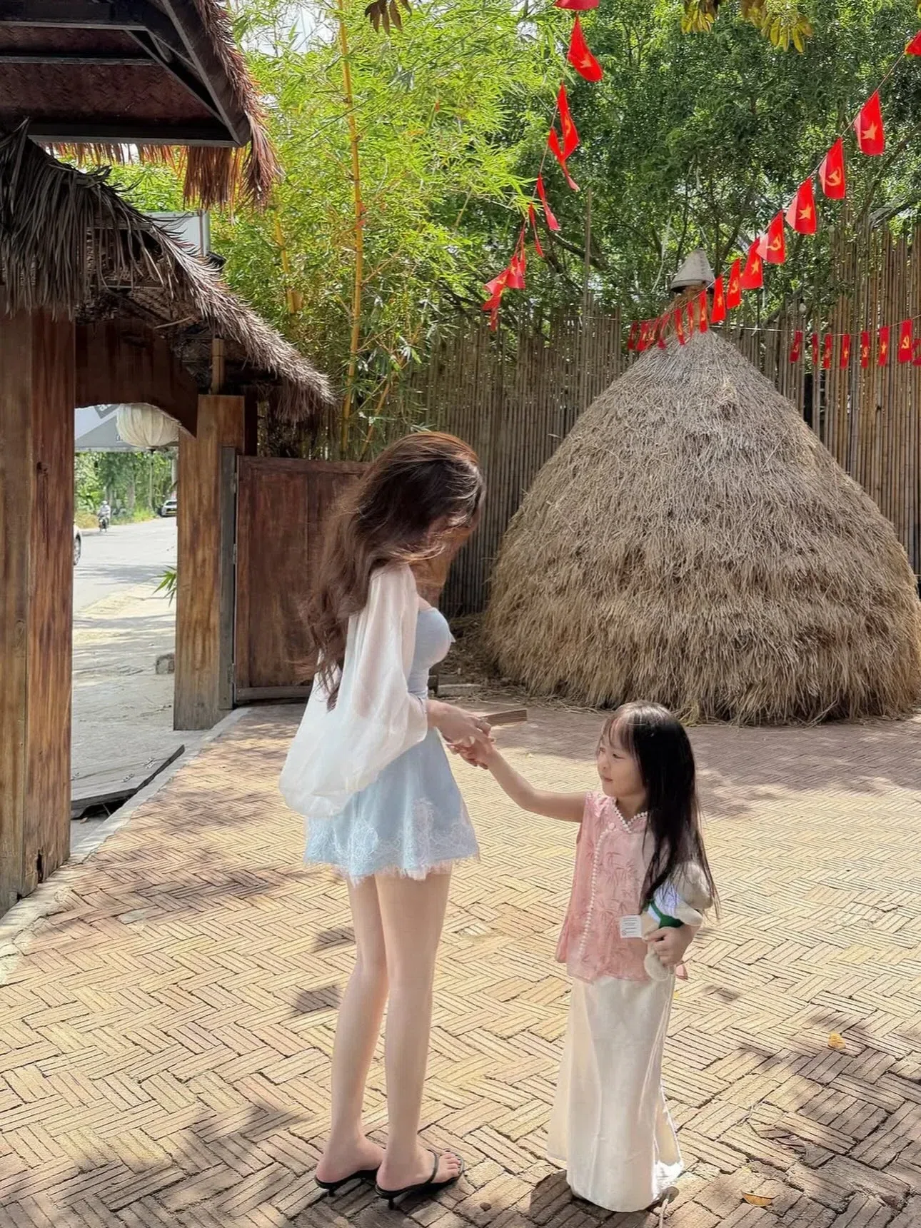 Amelie V657 - 675 Hecate Váy lụa xanh 8