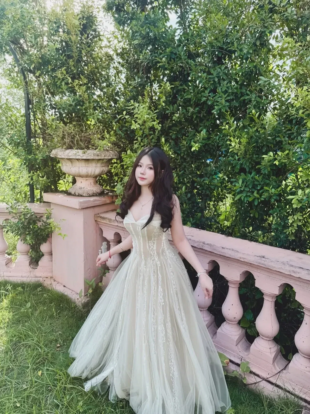 V591 HERA Đầm ren hoa Sò 4