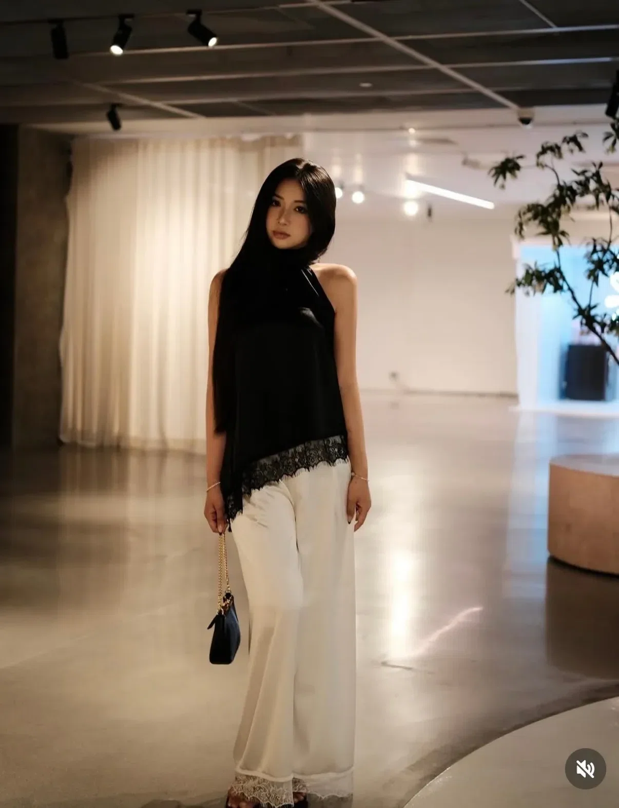 Silky Set - size L fit M, L (áo đen, quần trắng) 8