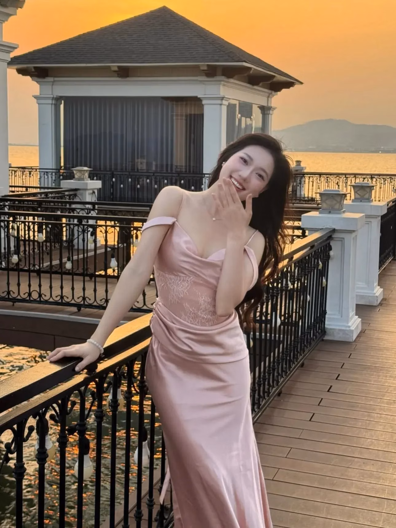 Brand: @thao_bibii, Item Name: Váy lụa HỒNG Tbb (có TRẮNG S) 4