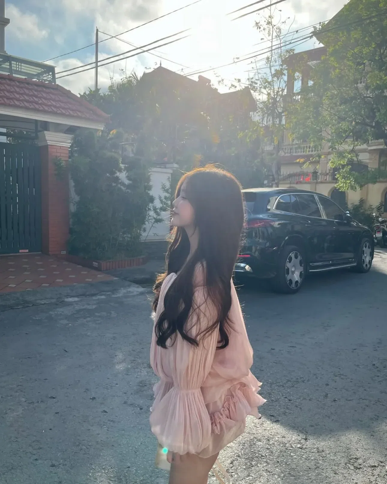 Đầm nhún tơ óng trễ vai 4