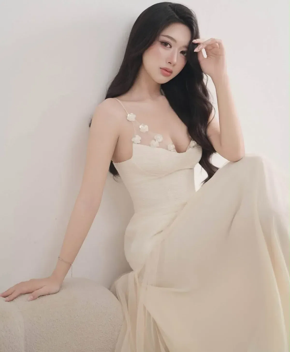 Vái hai dây viền hoa body mày trắng 4