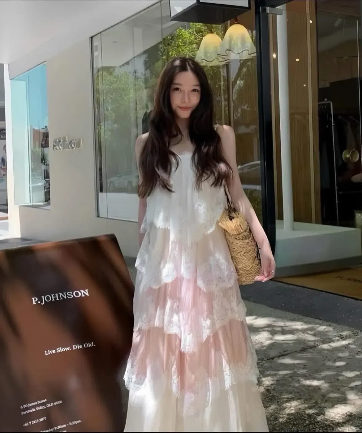 Chiếc đầm ren hot hit nhà Garden of Angels 2