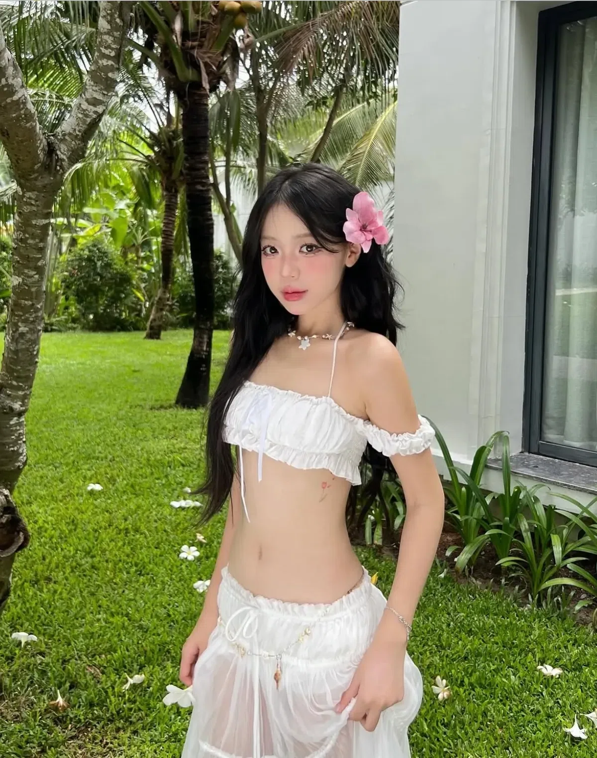 Áo tay bồng trắng ST0002 + Mitzi skirt VT0002 + Kiwikiwi short white QT0001 4