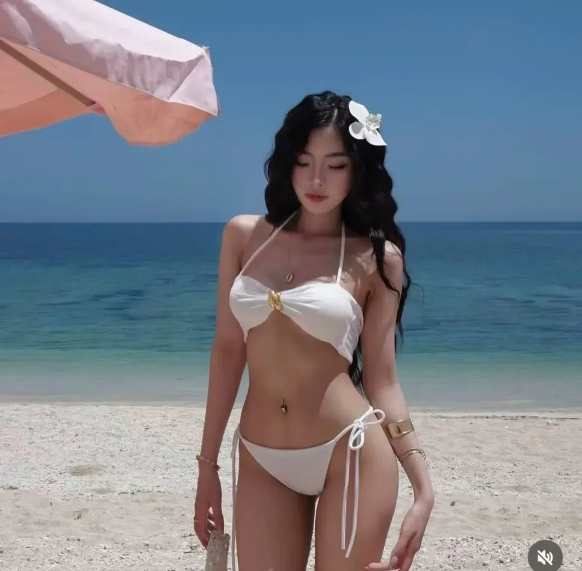 Set bikini màu trắng 1