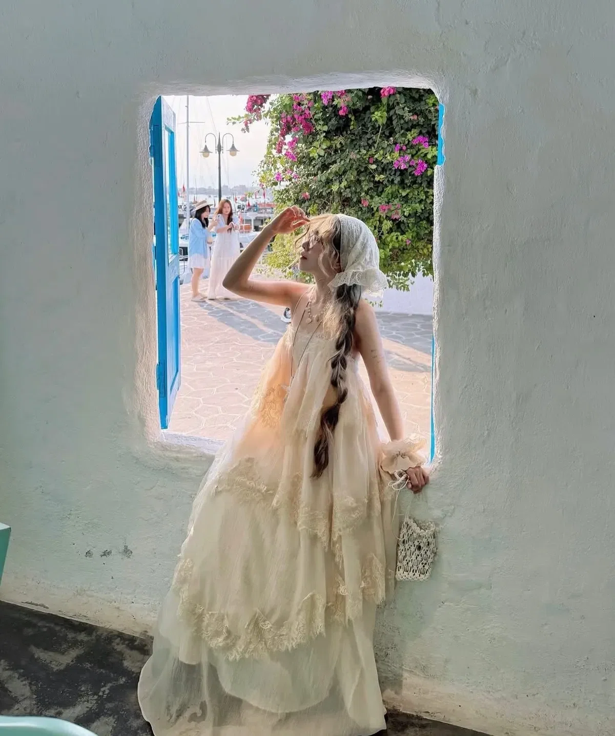 Chiếc đầm ren hot hit nhà Garden of Angels 13