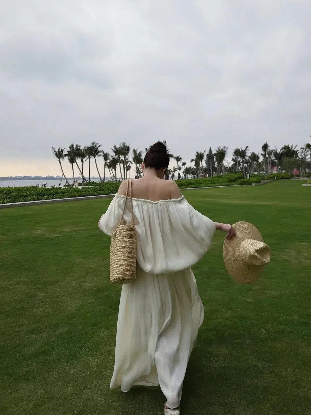 Váy maxi màu be brand Amelie 15