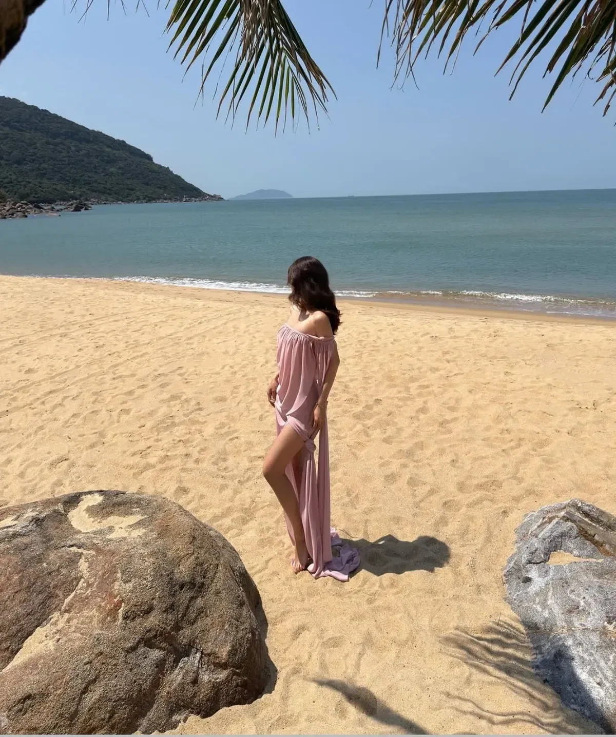 Váy trễ vai màu hồng 4