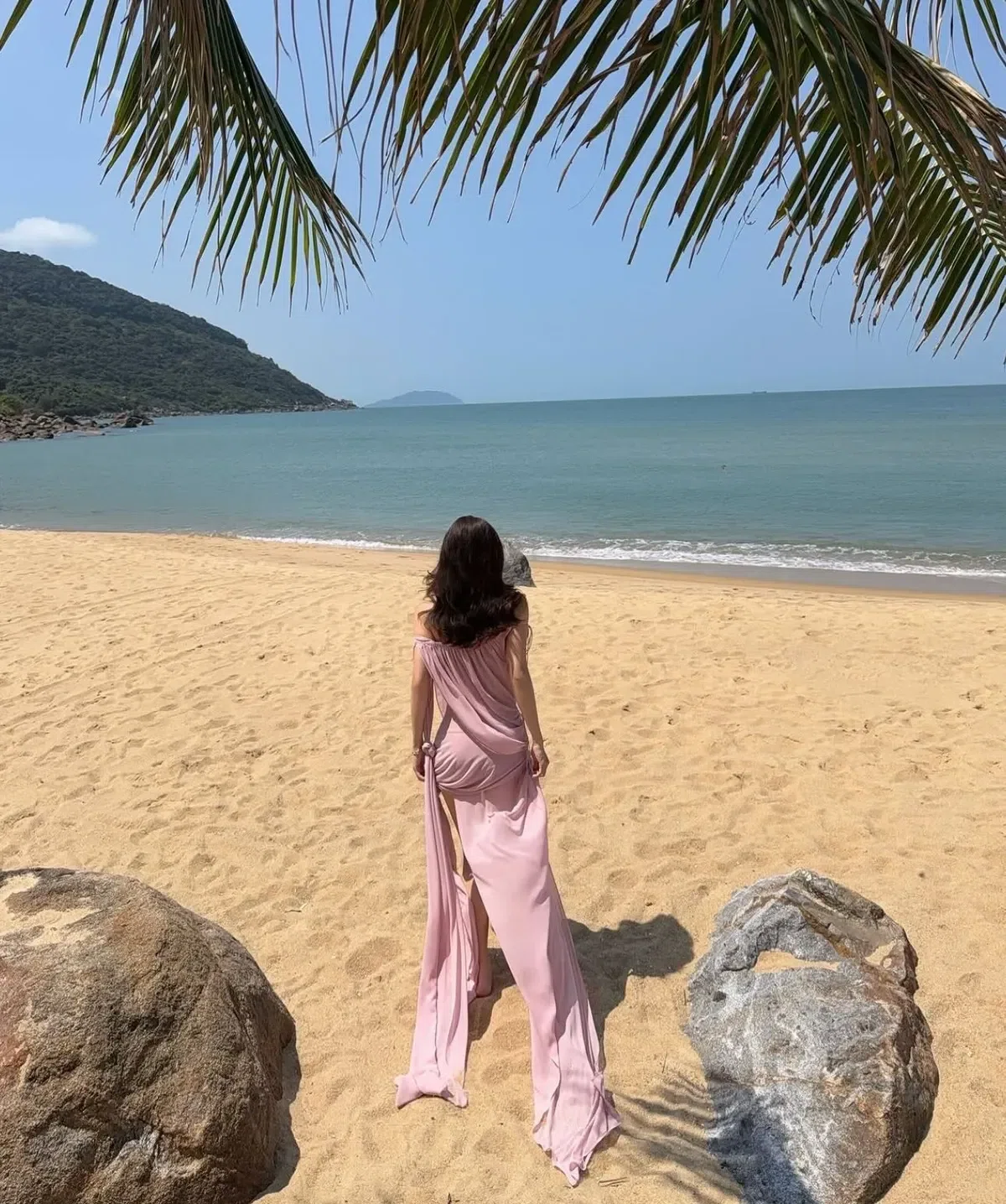 Váy trễ vai màu hồng 3