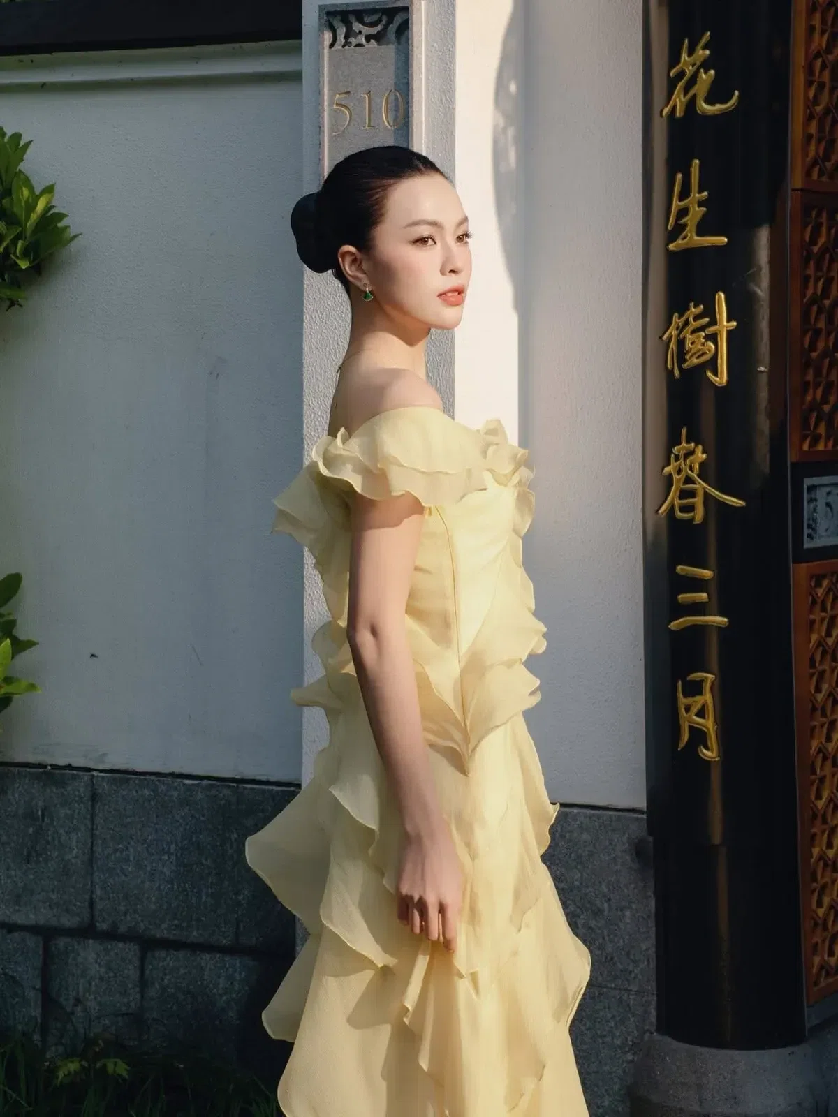 Váy màu vàng 2