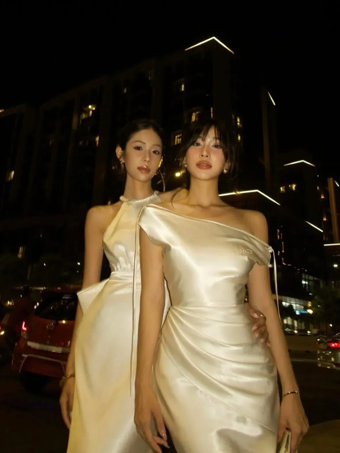 Váy lụa trễ vai size L 10