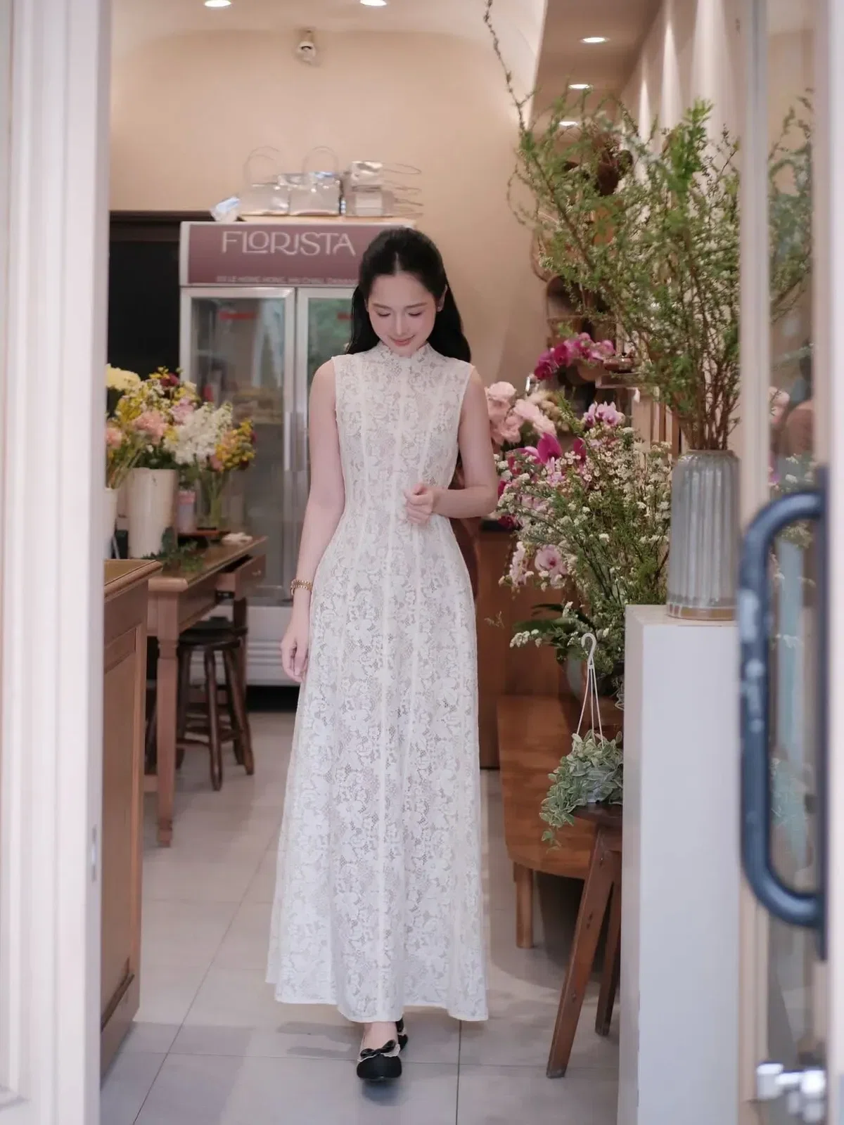 V260 Louise Lace Dress 5