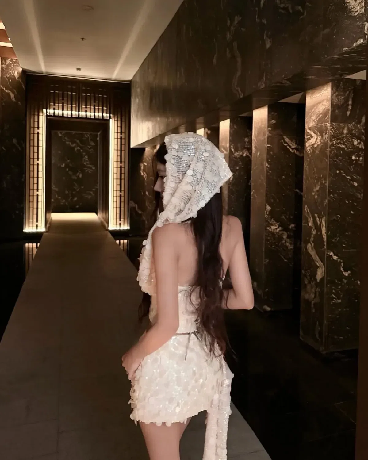 Áo corset kim sa phối khăn x Chân váy kim sa tà dài 2