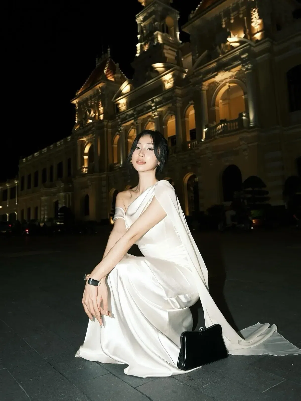 Váy lụa lệch vai size L 3