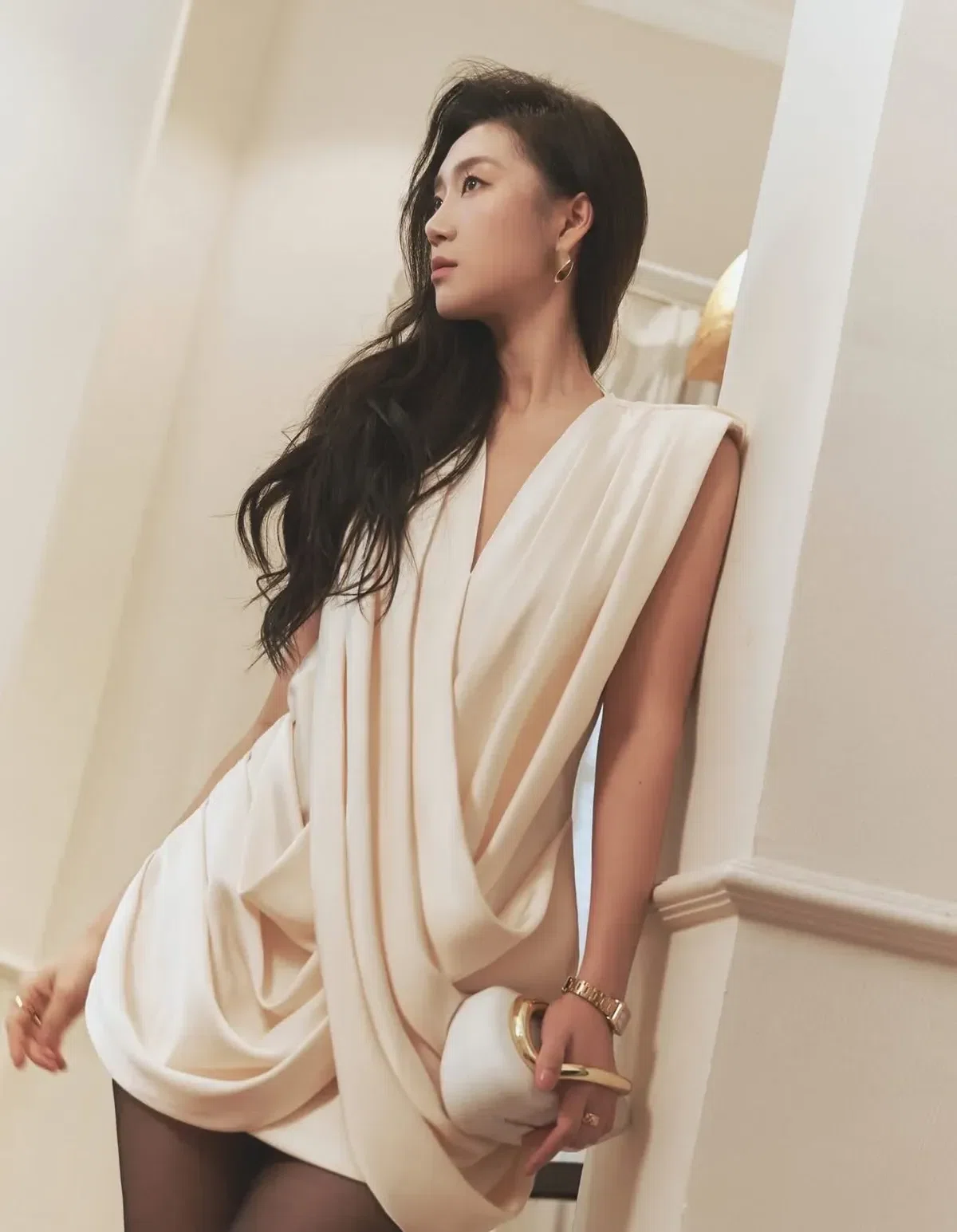Váy lụa trắng size L 8