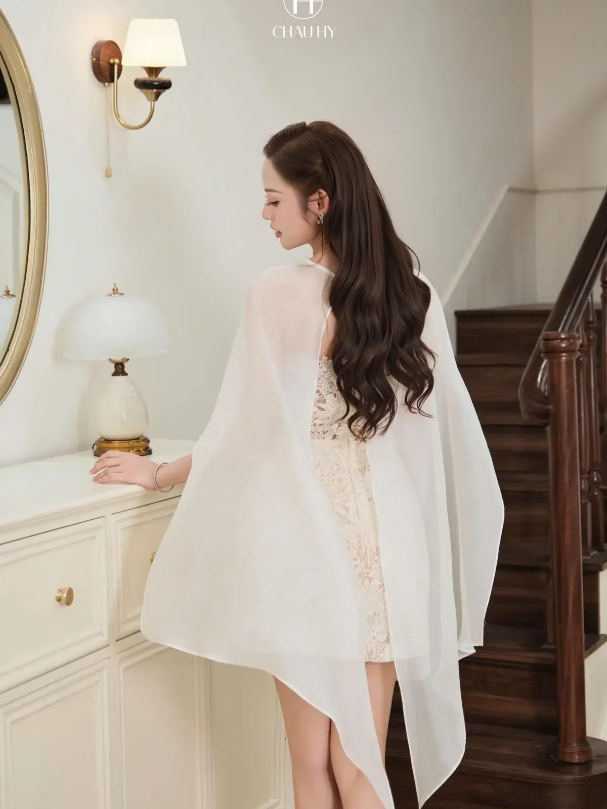 Váy ren trắng kèm choàng 2