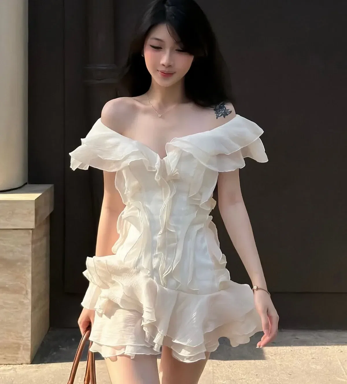 Váy Trễ Vai Màu Trắng 1