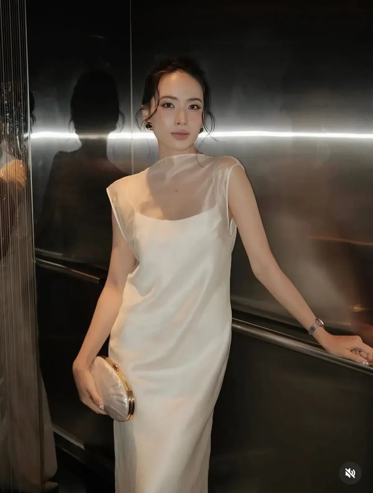 Váy lụa trắng 8