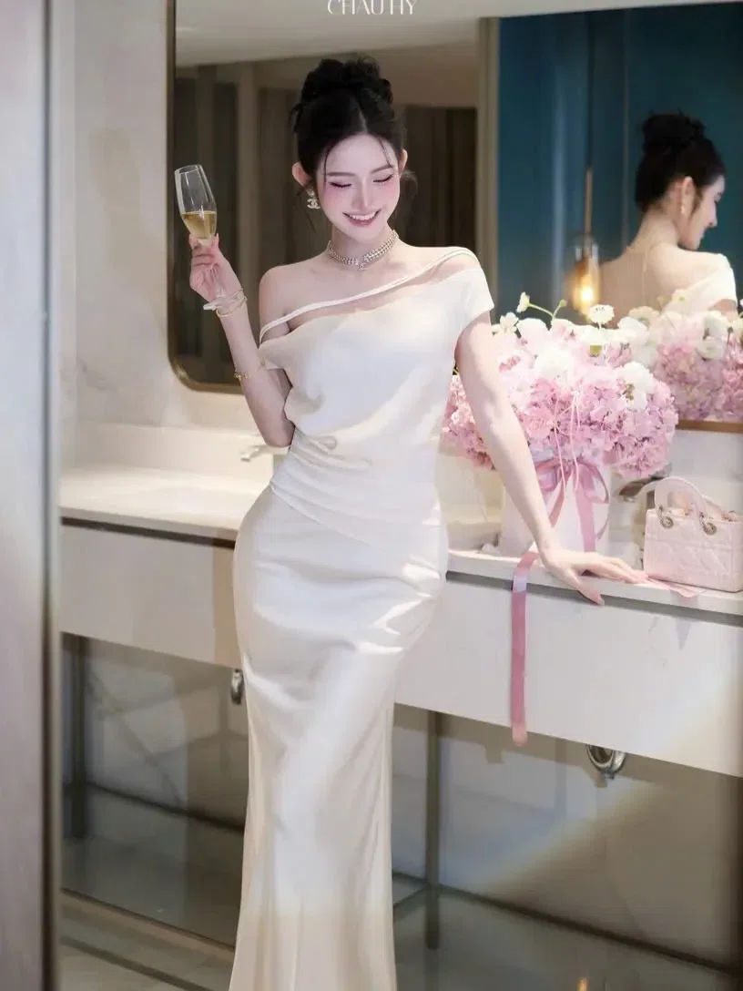 Váy lụa lệch vai 2