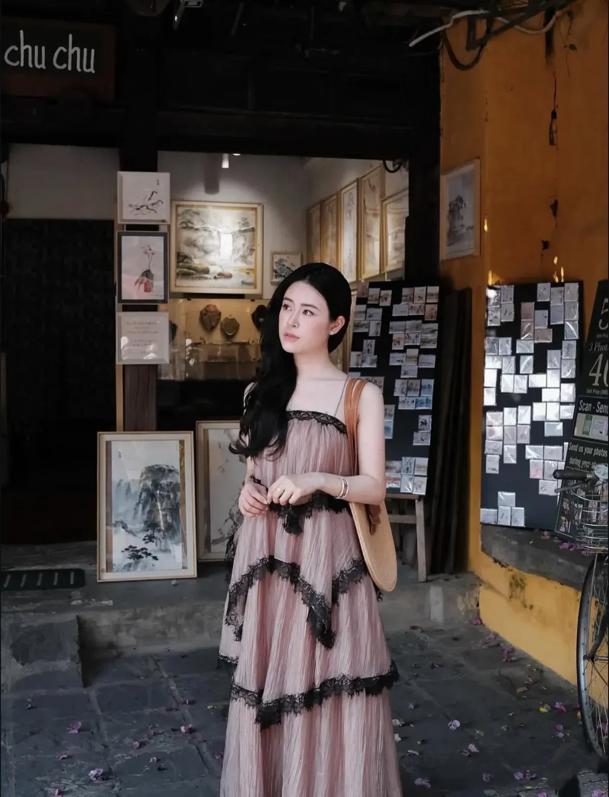 Váy hai dây voan viền ren màu nâu 2