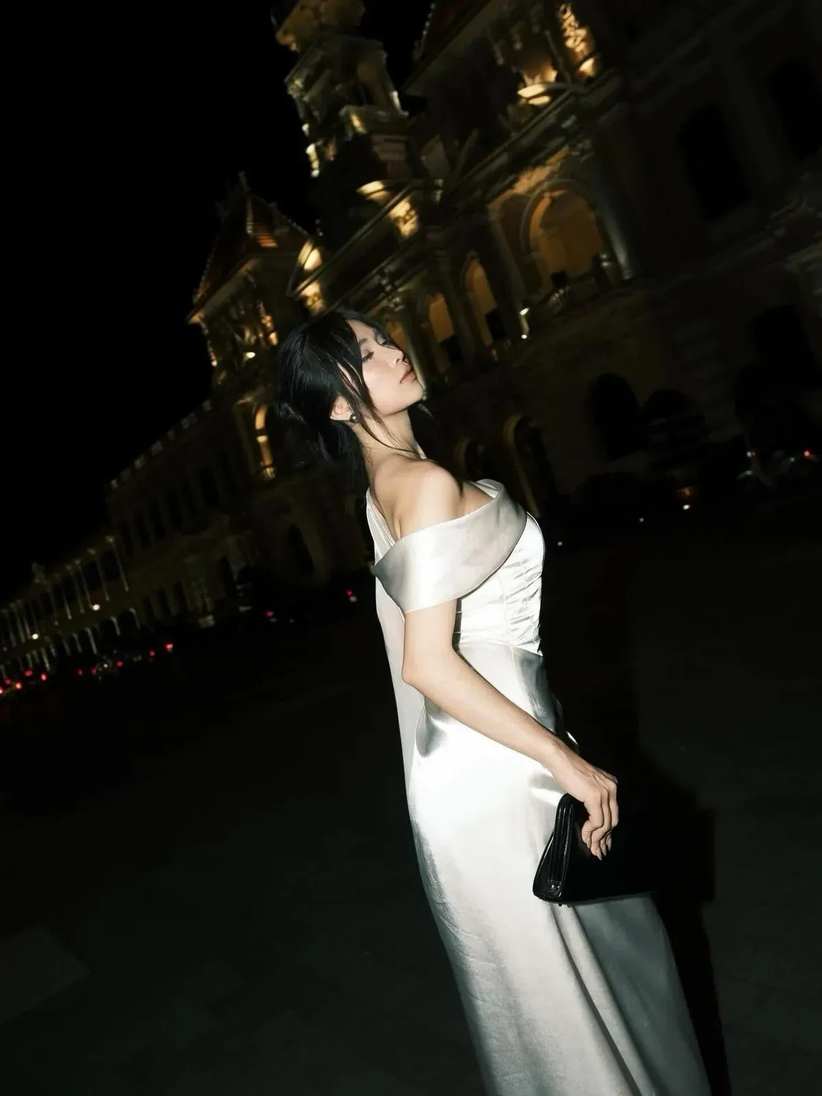 Váy lụa lệch vai size L 4