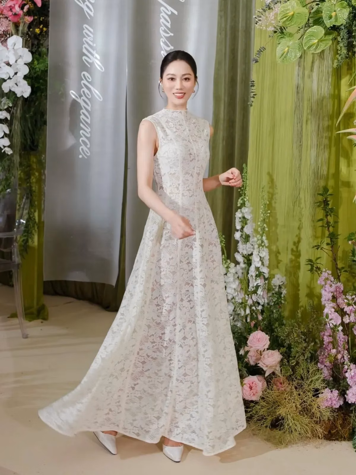 V260 Louise Lace Dress 4